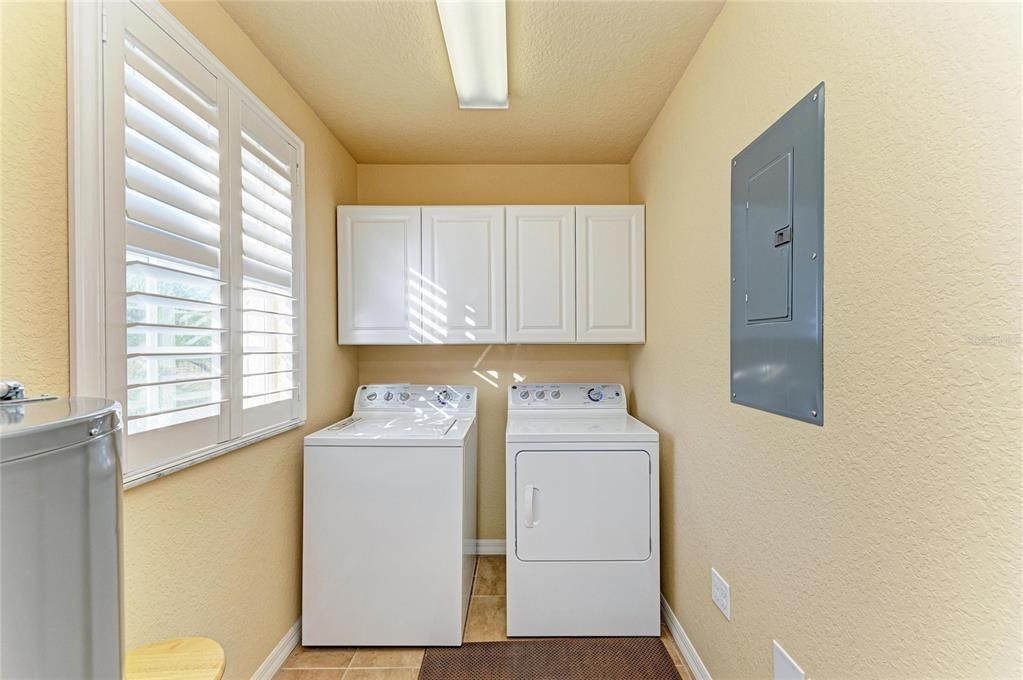 For Sale: $290,000 (2 beds, 2 baths, 1527 Square Feet)