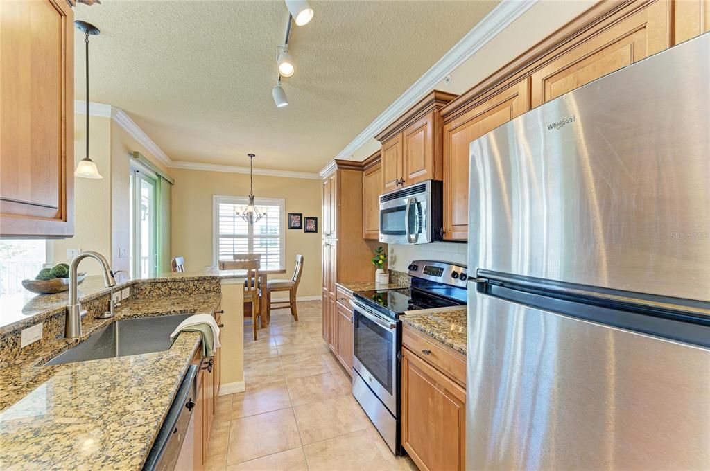 For Sale: $290,000 (2 beds, 2 baths, 1527 Square Feet)