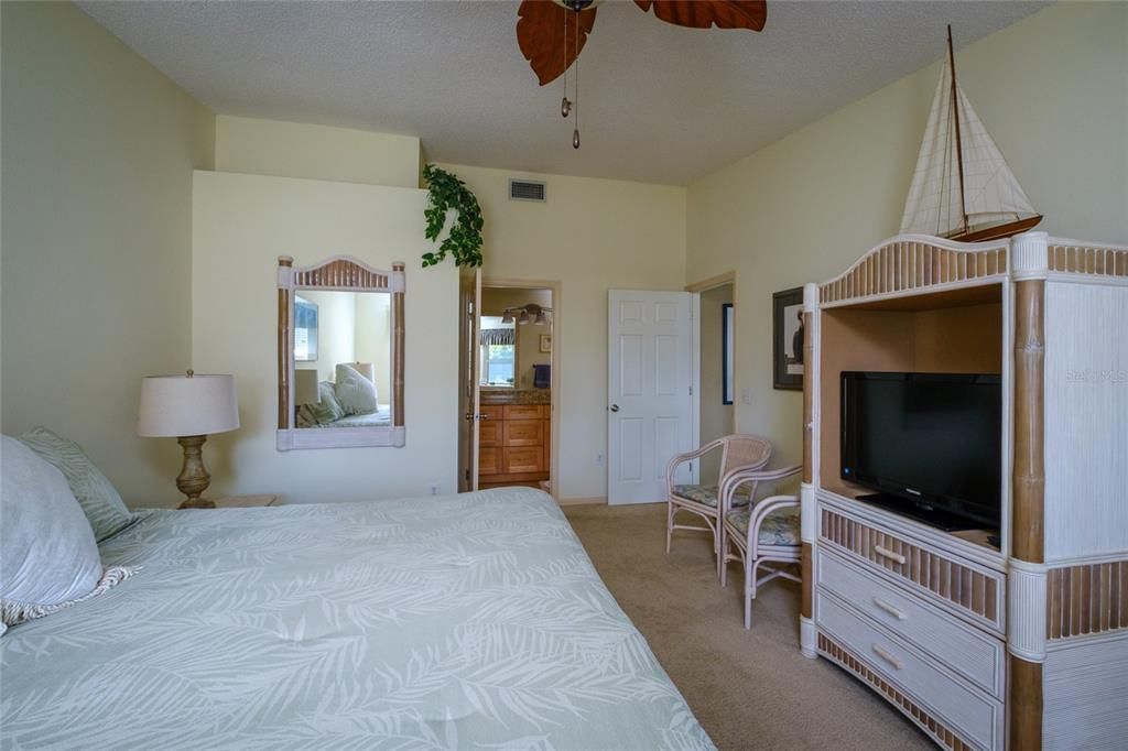 For Sale: $769,000 (2 beds, 2 baths, 1130 Square Feet)