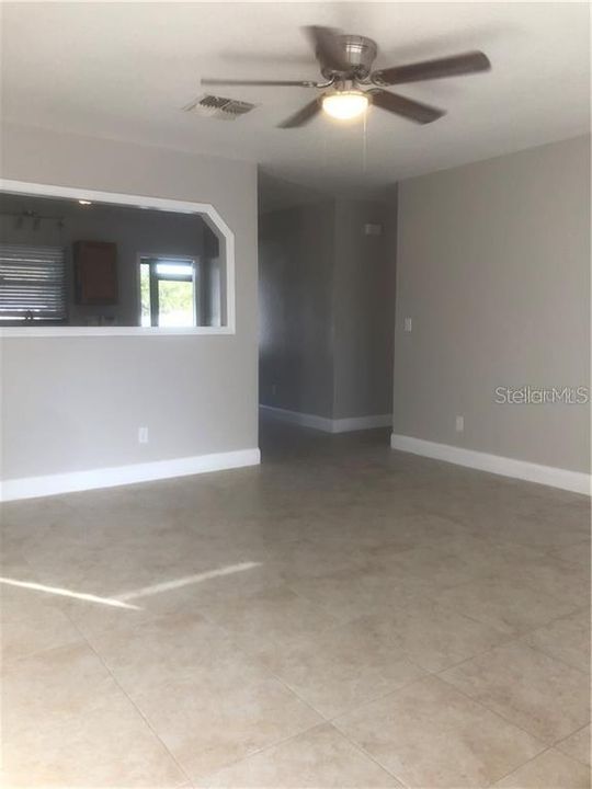 出租: $1,599 (2 贝兹, 2 浴室, 978 平方英尺)