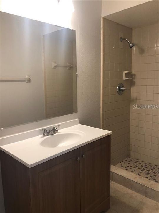 出租: $1,599 (2 贝兹, 2 浴室, 978 平方英尺)