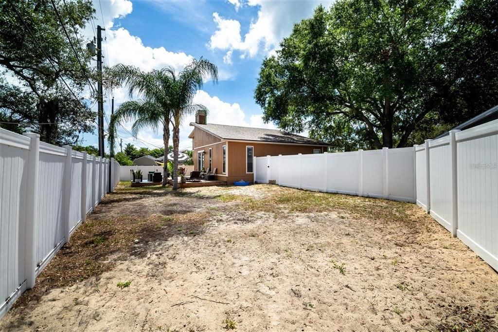 For Rent: $2,800 (3 beds, 2 baths, 1277 Square Feet)