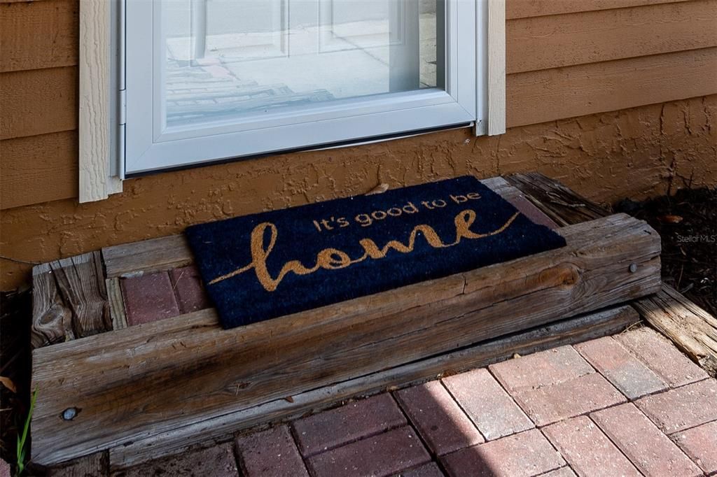 For Rent: $2,800 (3 beds, 2 baths, 1277 Square Feet)