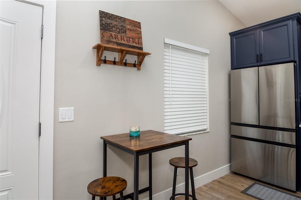 For Rent: $2,800 (3 beds, 2 baths, 1277 Square Feet)