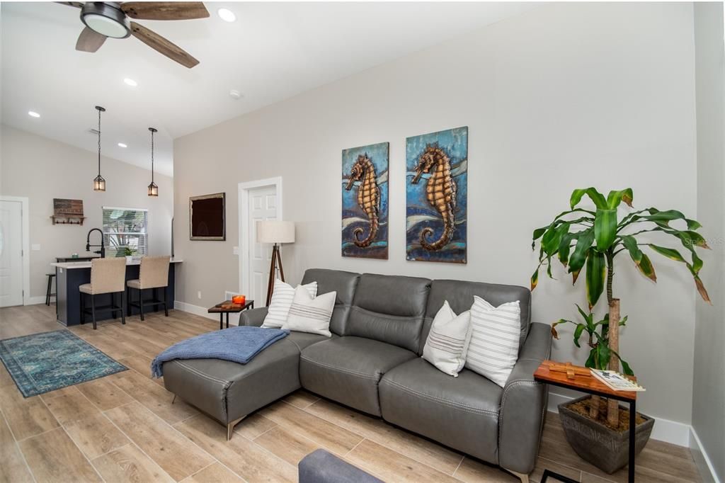 For Rent: $2,800 (3 beds, 2 baths, 1277 Square Feet)