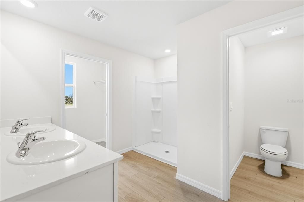 For Rent: $2,800 (5 beds, 3 baths, 2616 Square Feet)