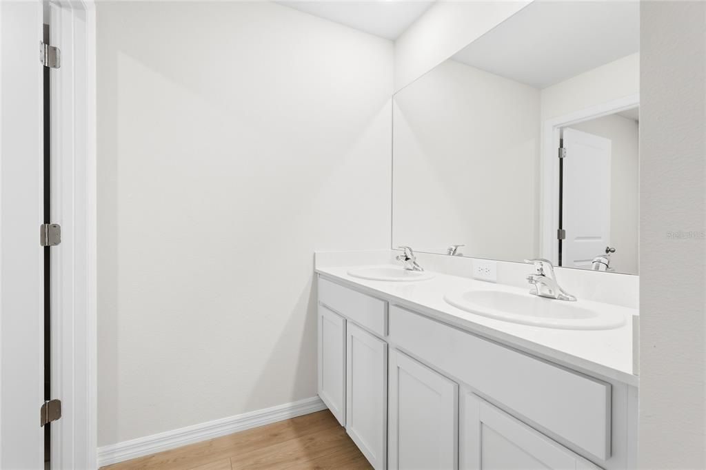 For Rent: $2,800 (5 beds, 3 baths, 2616 Square Feet)