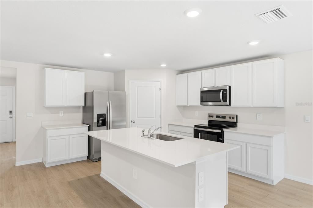 For Rent: $2,800 (5 beds, 3 baths, 2616 Square Feet)