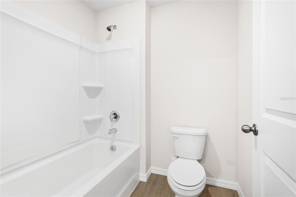 For Rent: $2,800 (5 beds, 3 baths, 2616 Square Feet)