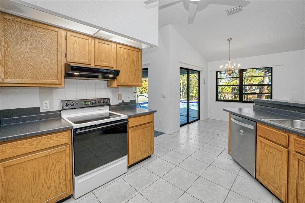 На продажу: $370,000 (3 спален, 2 ванн, 1792 Квадратных фут)