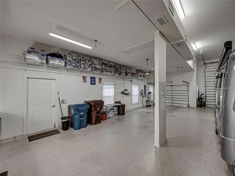 En Venta: $559,000 (2 camas, 2 baños, 2227 Pies cuadrados)