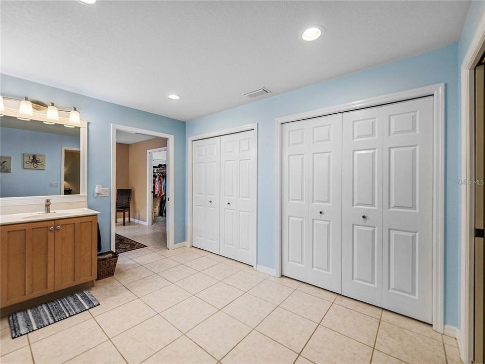 En Venta: $559,000 (2 camas, 2 baños, 2227 Pies cuadrados)