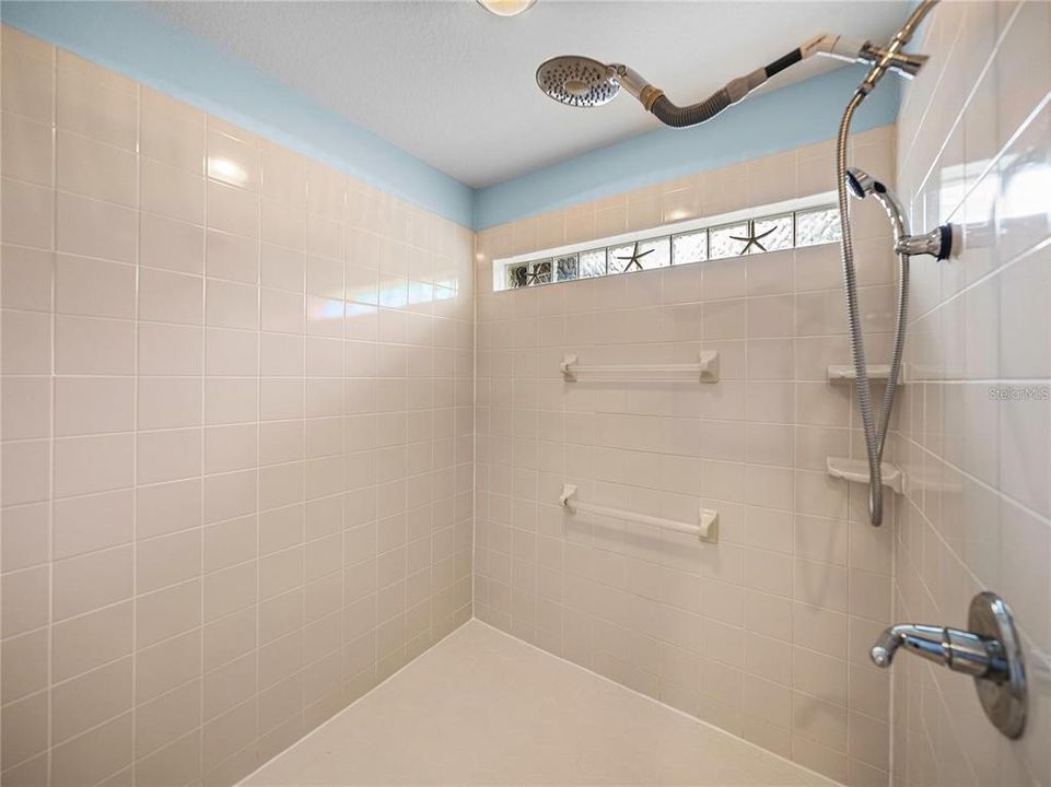 En Venta: $559,000 (2 camas, 2 baños, 2227 Pies cuadrados)