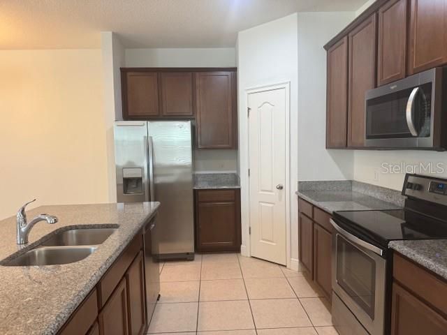 В аренду: $2,890 (4 спален, 3 ванн, 1936 Квадратных фут)