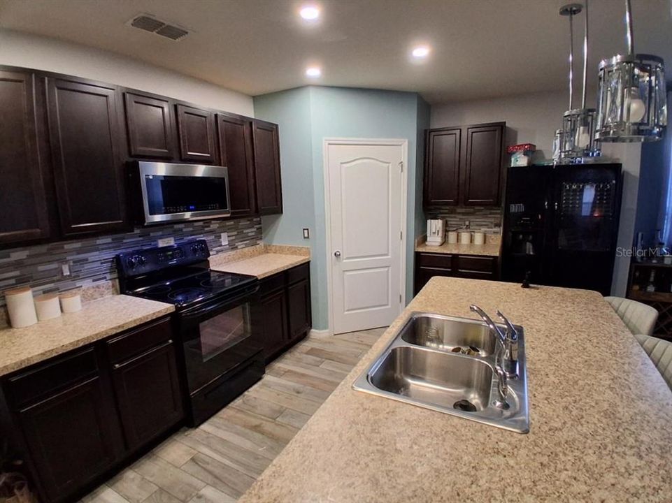 For Sale: $259,900 (4 beds, 2 baths, 1788 Square Feet)