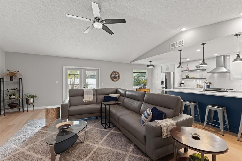 На продажу: $529,900 (3 спален, 2 ванн, 1519 Квадратных фут)