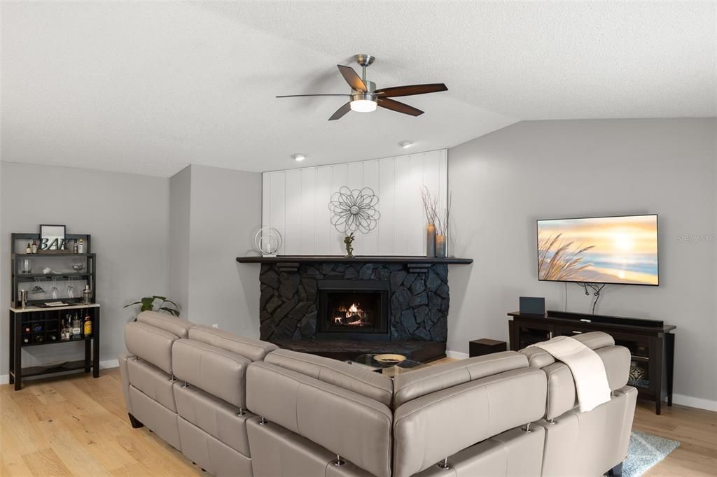 На продажу: $529,900 (3 спален, 2 ванн, 1519 Квадратных фут)