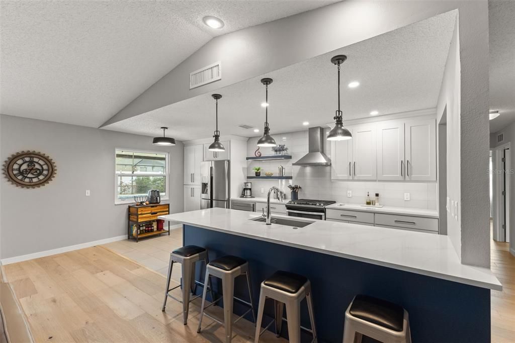 На продажу: $529,900 (3 спален, 2 ванн, 1519 Квадратных фут)