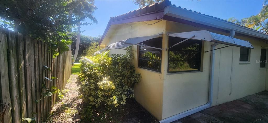 На продажу: $459,900 (2 спален, 2 ванн, 1202 Квадратных фут)