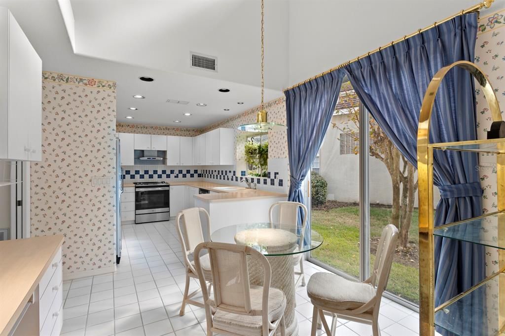 For Sale: $550,000 (3 beds, 2 baths, 2215 Square Feet)