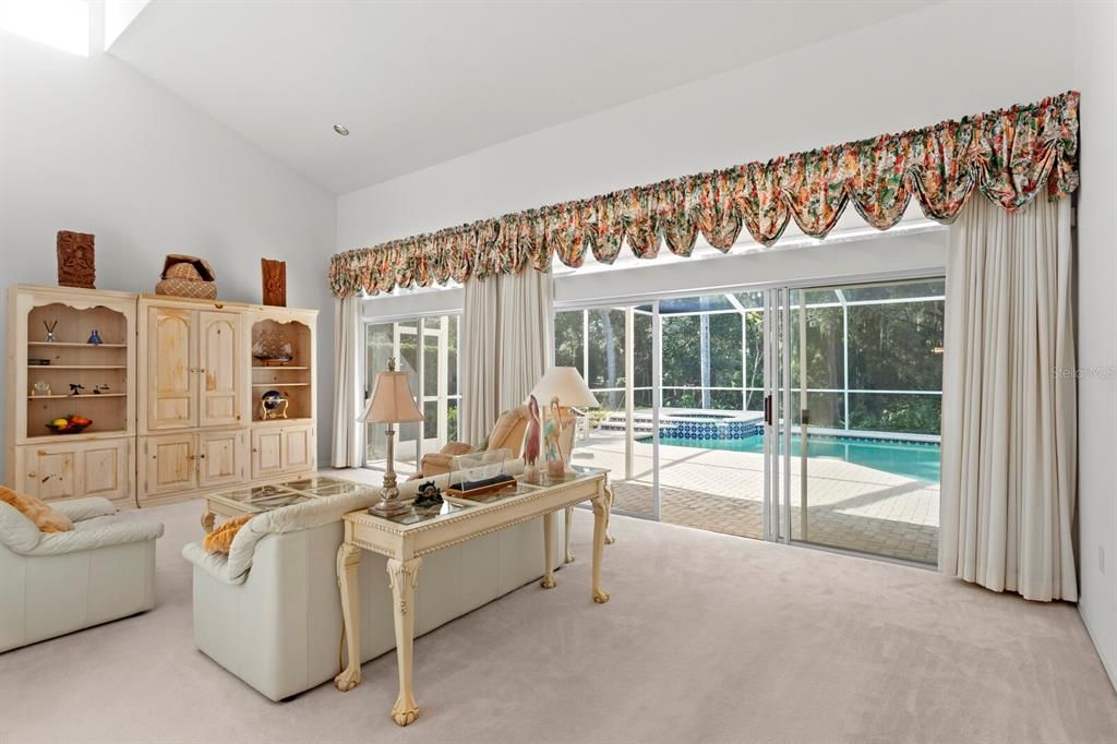 For Sale: $550,000 (3 beds, 2 baths, 2215 Square Feet)