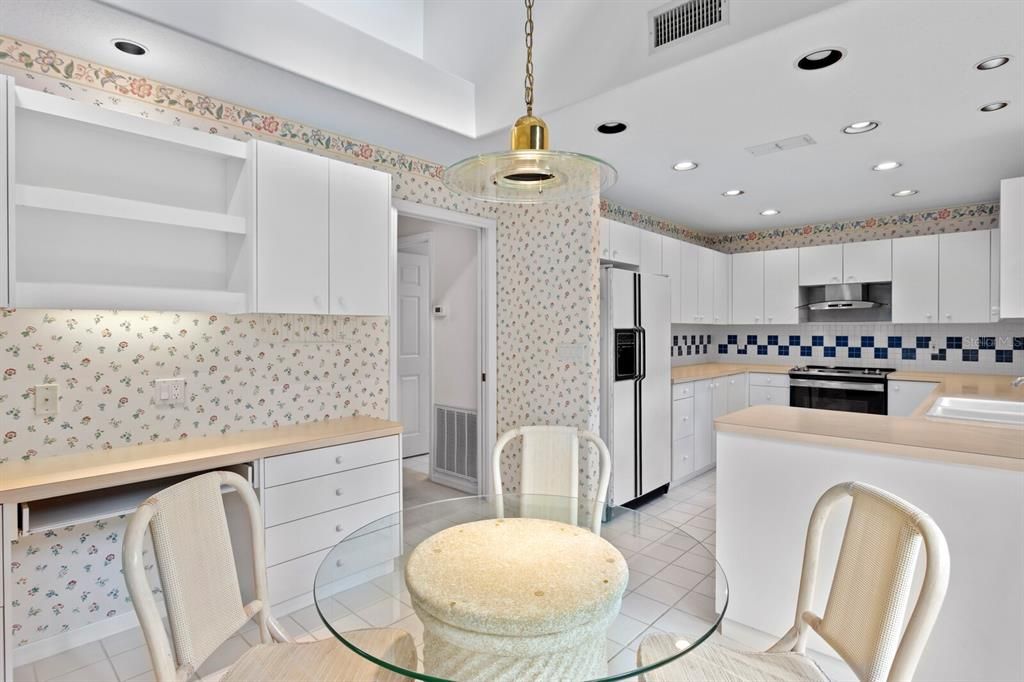 For Sale: $550,000 (3 beds, 2 baths, 2215 Square Feet)