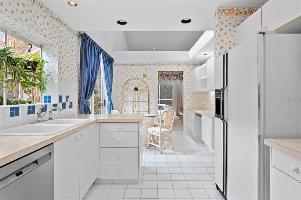 For Sale: $550,000 (3 beds, 2 baths, 2215 Square Feet)