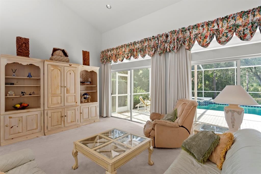 For Sale: $550,000 (3 beds, 2 baths, 2215 Square Feet)