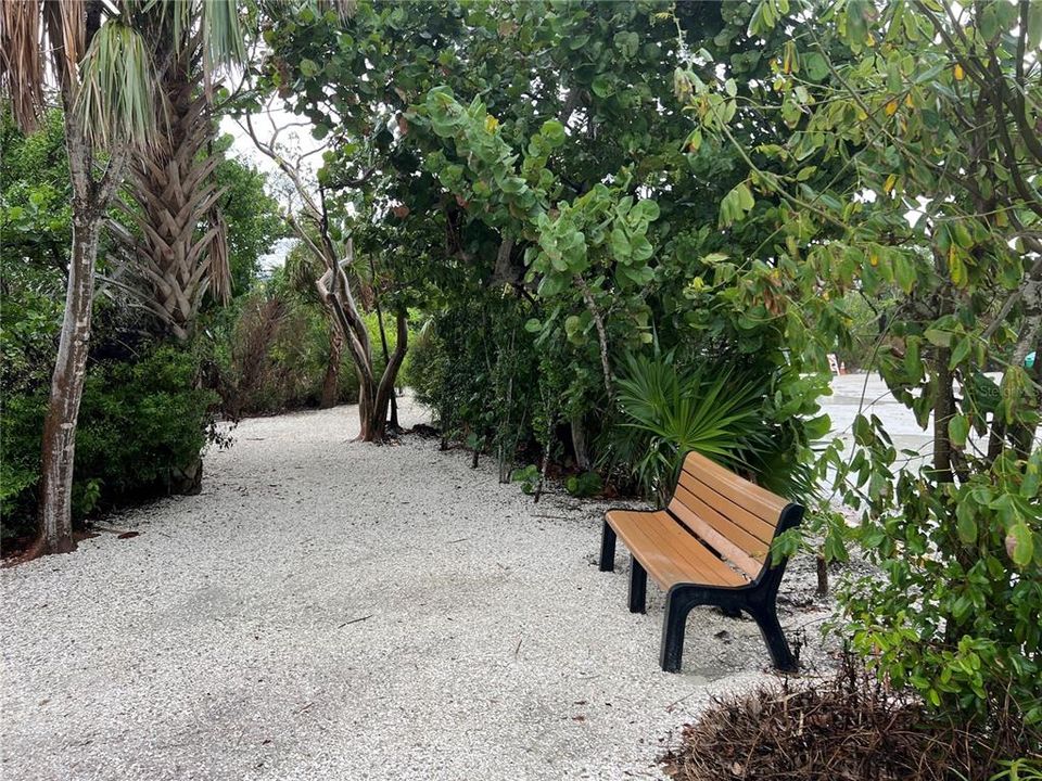 待售: $395,000 (0.78 acres)