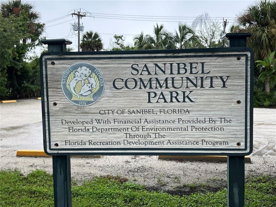 待售: $395,000 (0.78 acres)