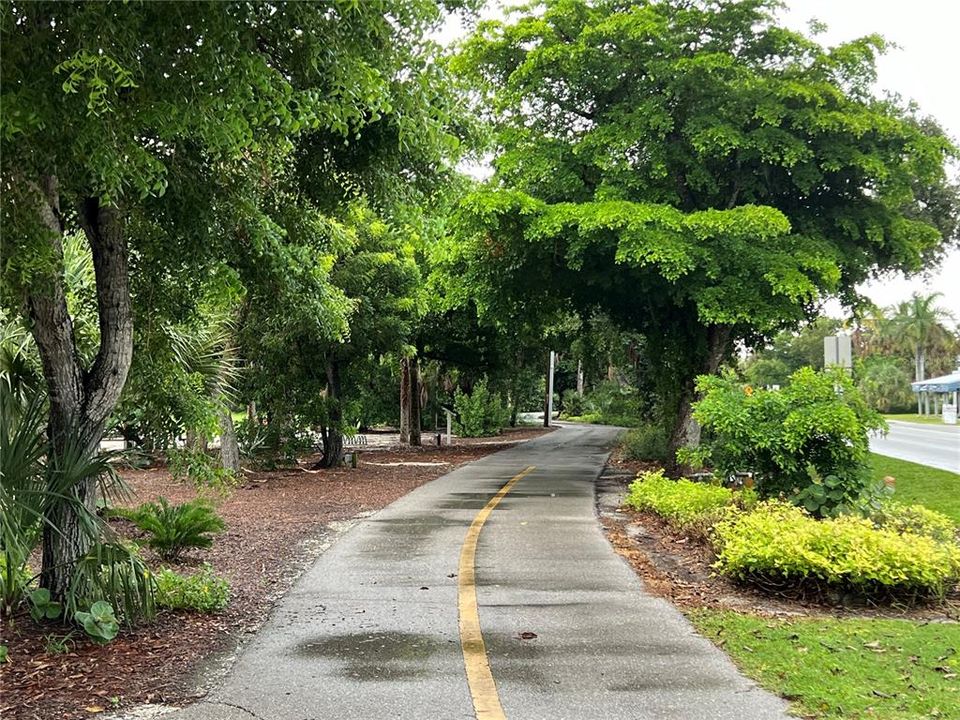 待售: $395,000 (0.78 acres)