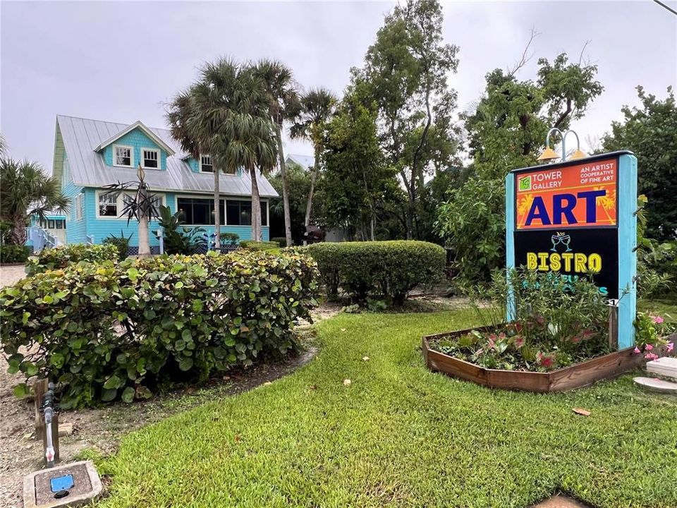 待售: $395,000 (0.78 acres)