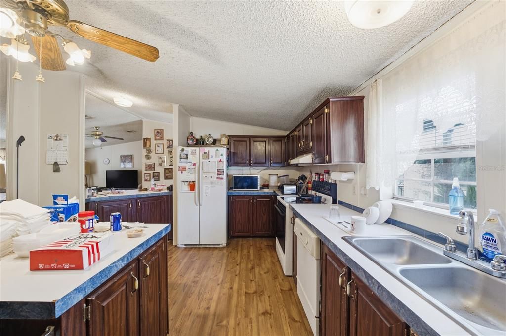 En Venta: $250,000 (3 camas, 2 baños, 1809 Pies cuadrados)