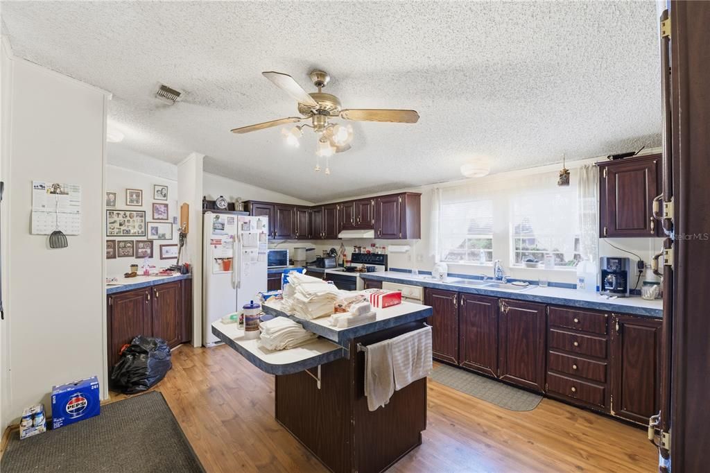 En Venta: $250,000 (3 camas, 2 baños, 1809 Pies cuadrados)