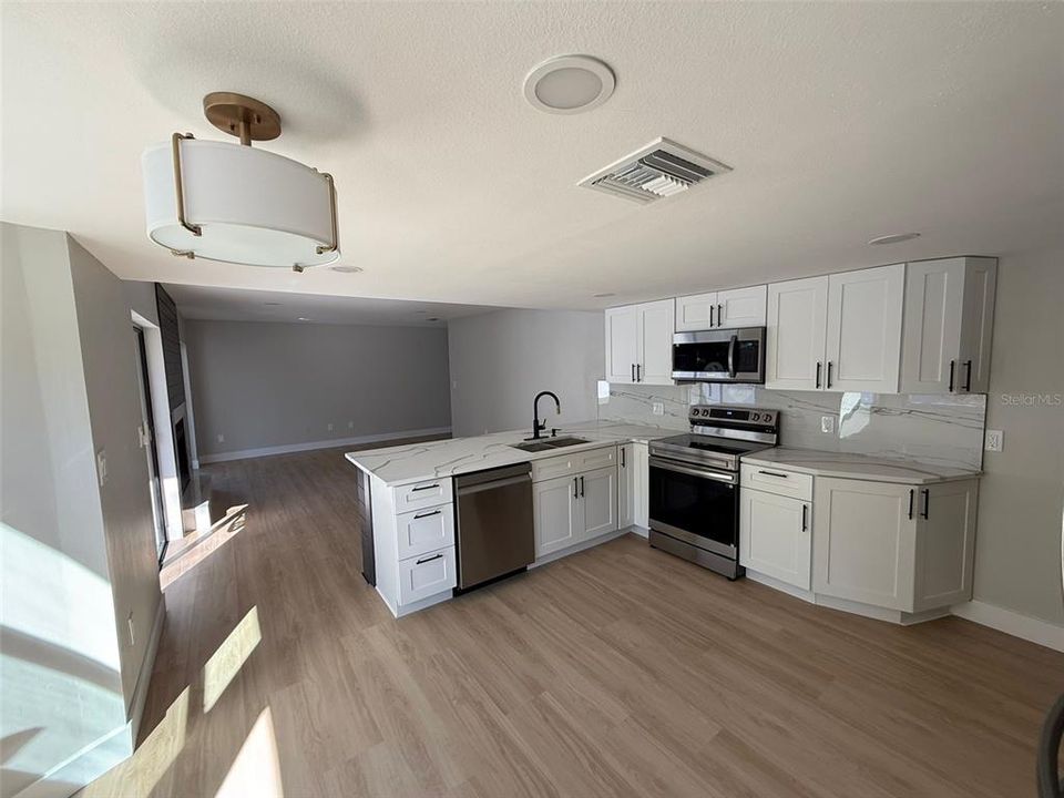 待售: $549,900 (3 贝兹, 2 浴室, 1578 平方英尺)