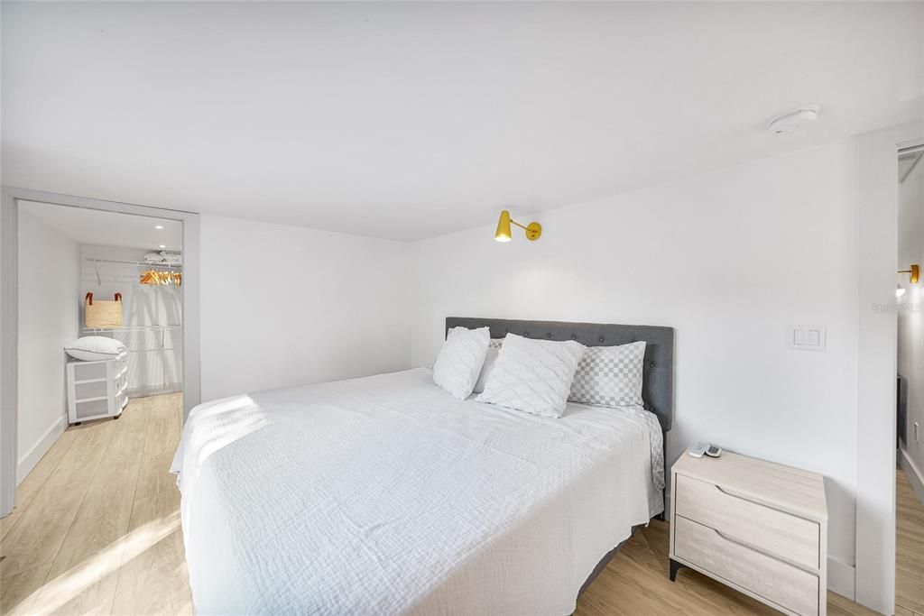 For Sale: $210,000 (2 beds, 1 baths, 832 Square Feet)