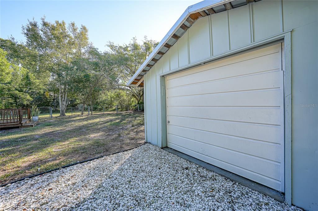 For Sale: $210,000 (2 beds, 1 baths, 832 Square Feet)