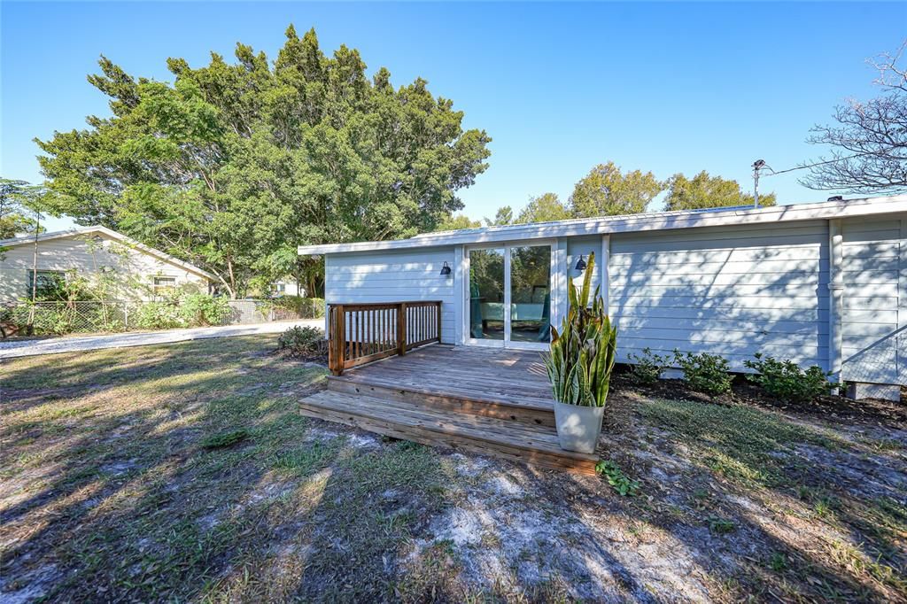 For Sale: $210,000 (2 beds, 1 baths, 832 Square Feet)