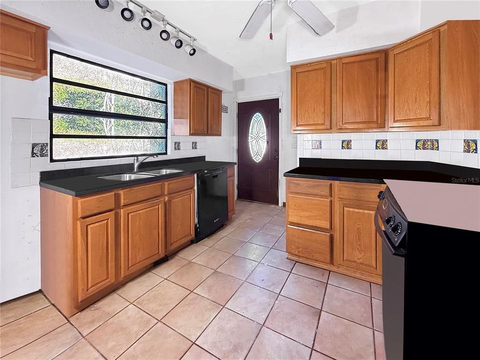 For Sale: $375,000 (4 beds, 3 baths, 2104 Square Feet)