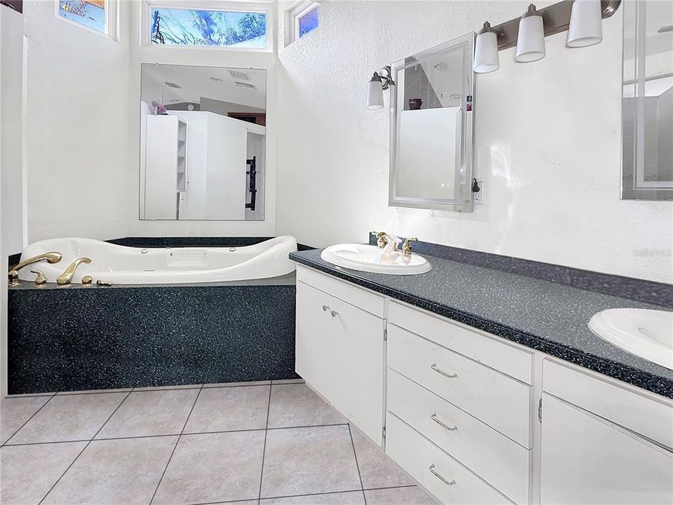 For Sale: $375,000 (4 beds, 3 baths, 2104 Square Feet)