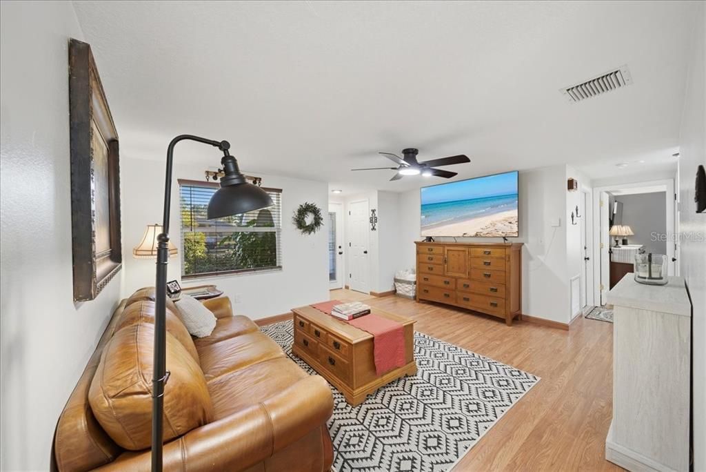 待售: $324,900 (2 贝兹, 2 浴室, 1267 平方英尺)