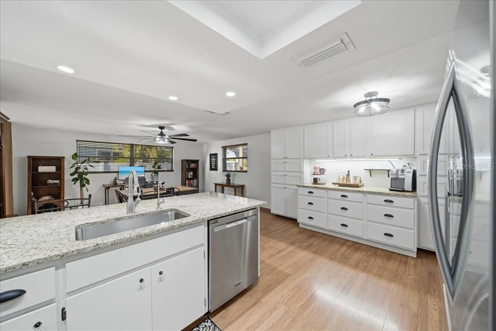 待售: $324,900 (2 贝兹, 2 浴室, 1267 平方英尺)