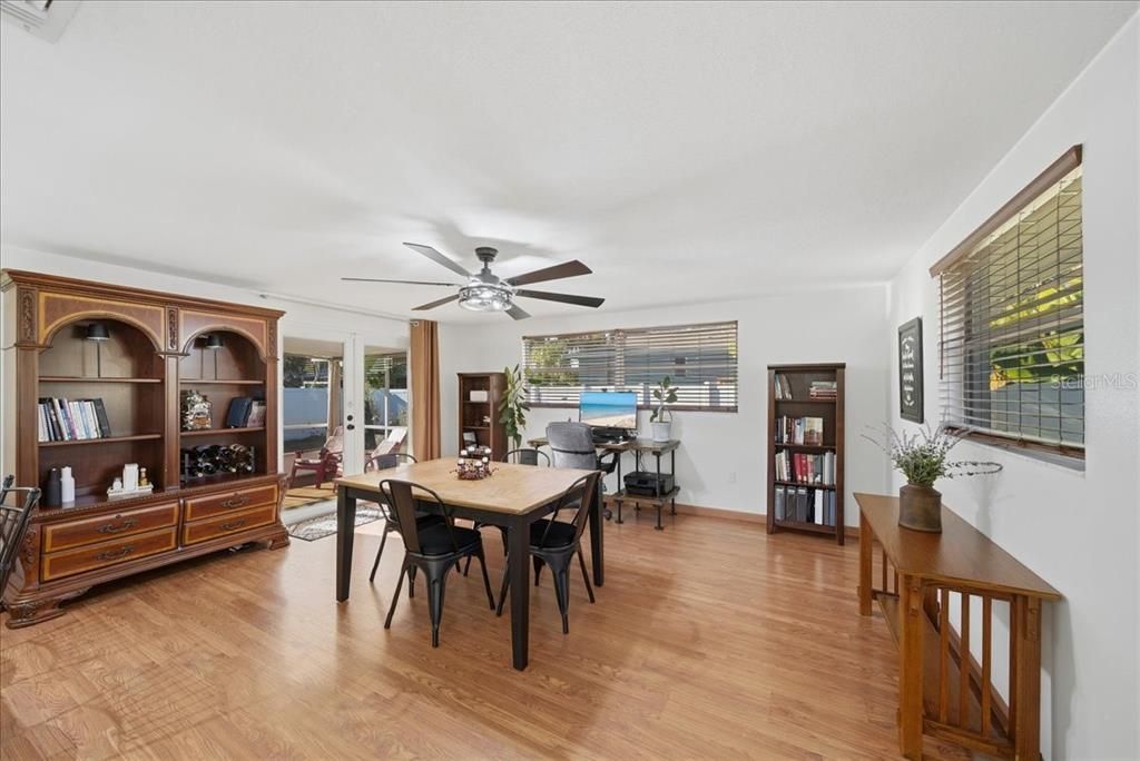 待售: $324,900 (2 贝兹, 2 浴室, 1267 平方英尺)