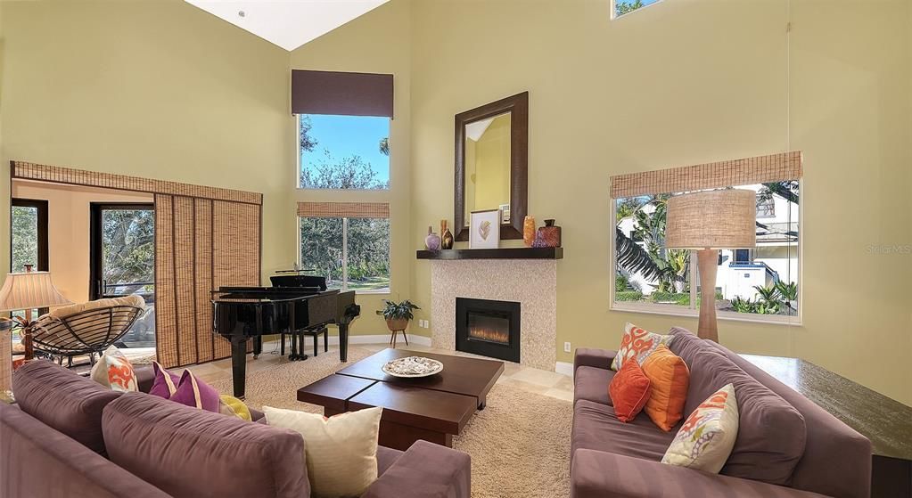 На продажу: $899,000 (3 спален, 3 ванн, 2135 Квадратных фут)