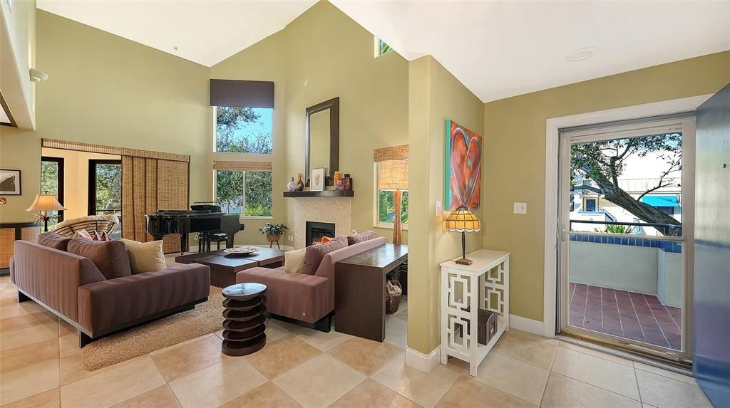 На продажу: $899,000 (3 спален, 3 ванн, 2135 Квадратных фут)