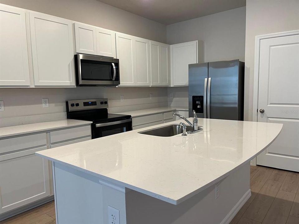 For Rent: $2,800 (3 beds, 2 baths, 1673 Square Feet)