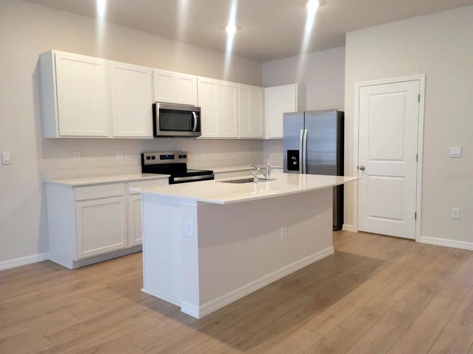 For Rent: $2,800 (3 beds, 2 baths, 1673 Square Feet)