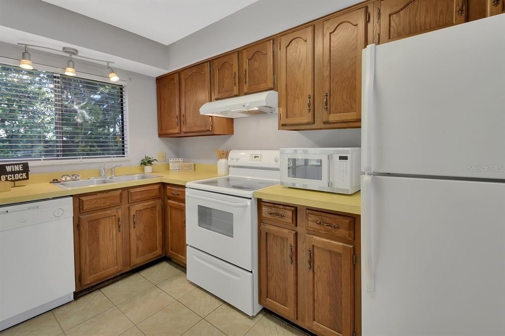 待售: $135,000 (1 贝兹, 1 浴室, 836 平方英尺)