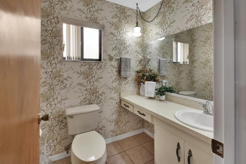 待售: $135,000 (1 贝兹, 1 浴室, 836 平方英尺)