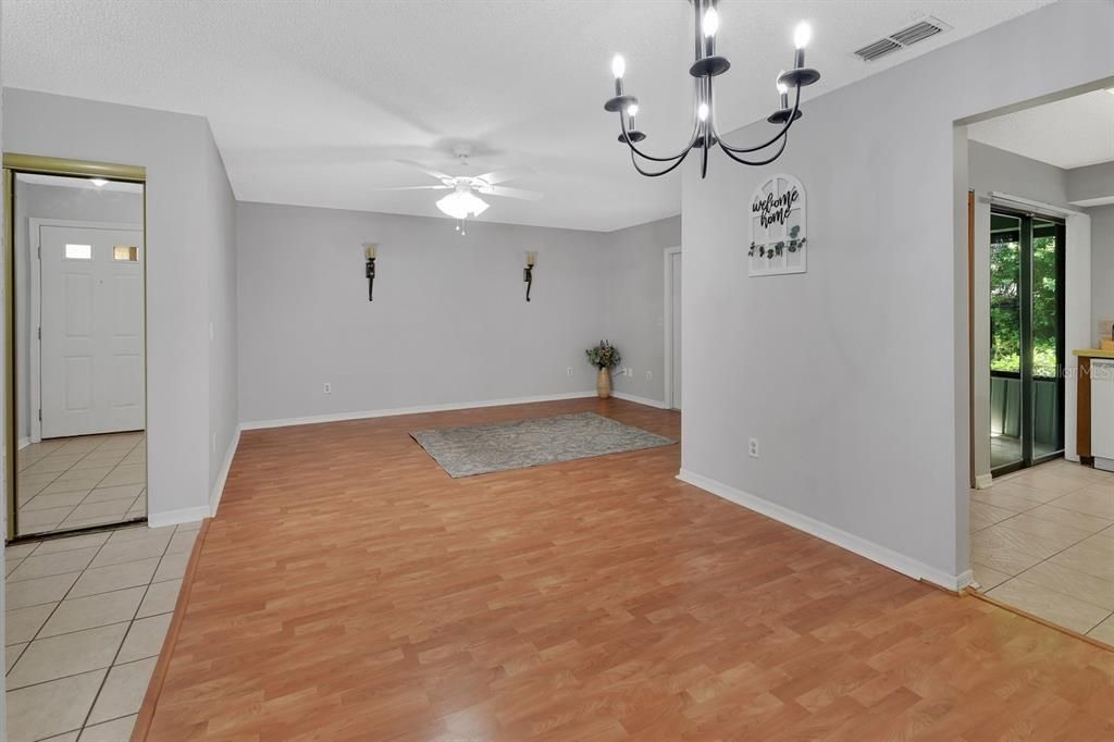 待售: $135,000 (1 贝兹, 1 浴室, 836 平方英尺)